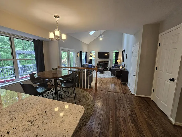42 Charleston Ct — Photo 7