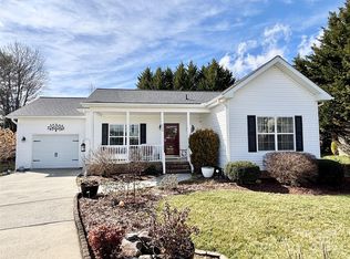 229 Misty Ln, Hendersonville, NC 28739