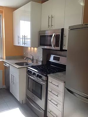 4th image of 60 Knolls Cres APT 5B