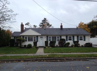 154 Van Buren St, Massapequa Park, NY 11762