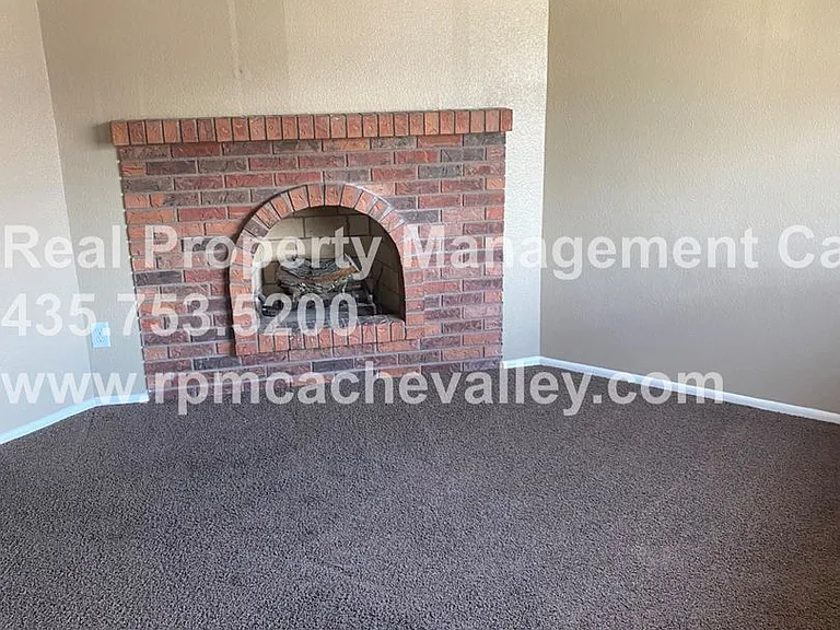 281 Riverbend Rd #1-4 — Photo 2