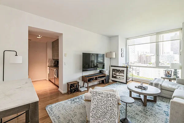 Sold by Manhattan Miami Real Estate | media 2