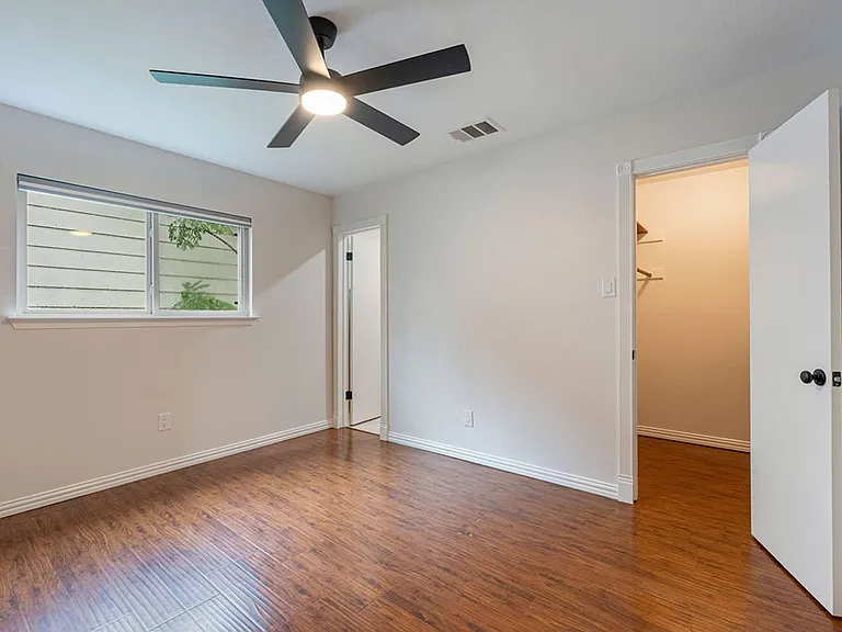 920 Acorn Oaks Dr — Photo 7