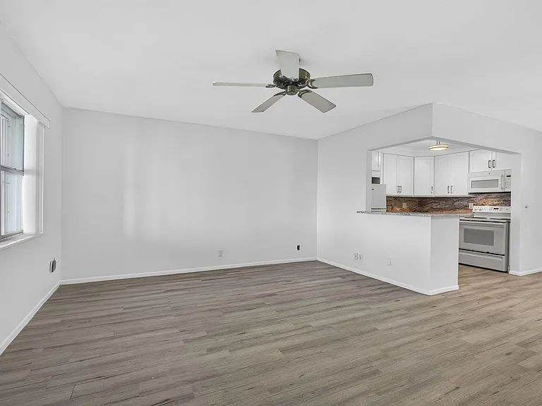 100 Shore Ct #307 — Photo 11