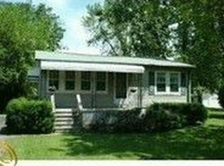 9162 Church Rd, Grosse Ile, MI 48138