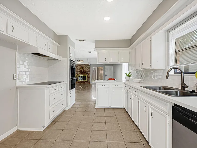 10127 Sagegate Dr — Photo 7