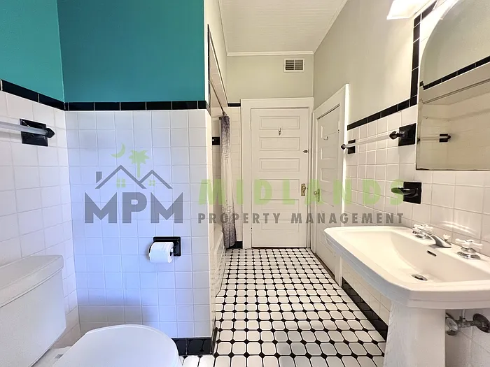 2417 Clark St — Photo 40
