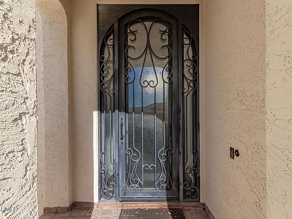 5th image of 3800 E Lincoln Dr Unit 10