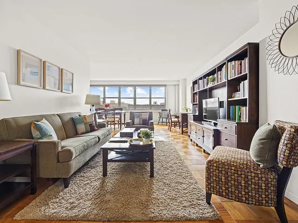 135 Ocean Pkwy APT 8L, Brooklyn, NY 11218