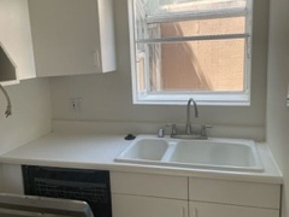 3rd image of 3925B 18th St
