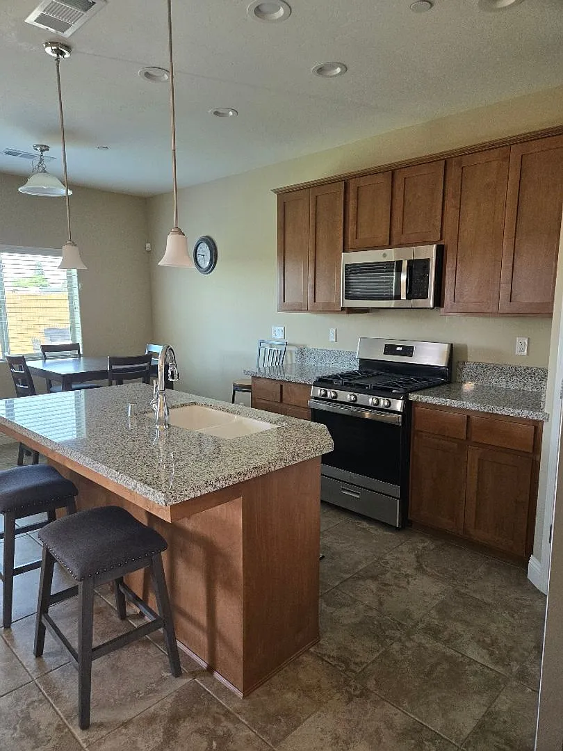 Home Fo Rent — Photo 2