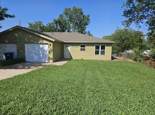 321 Palomino Ln #A, Ogden, KS 66517