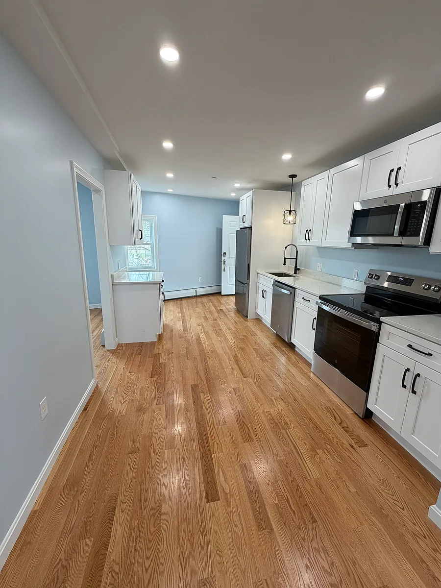 Building Photo - 57 Oak Island St #2