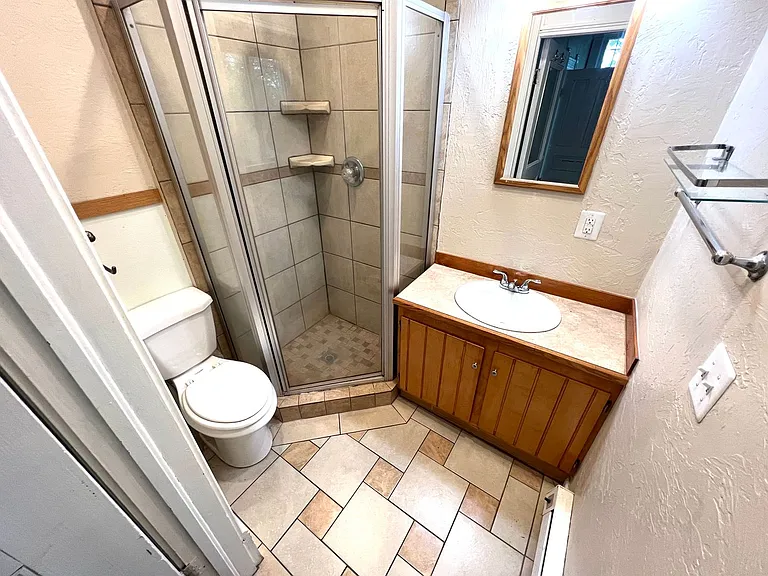 517 E. Broadway St. — Photo 14