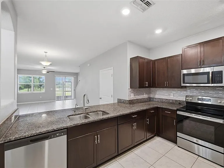 724 Royal Empress Dr — Photo 13