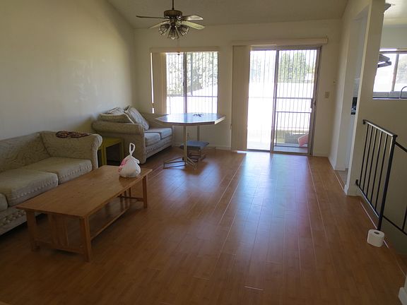 sitting room with dining area