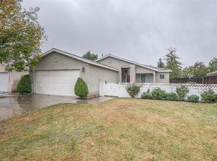 2220 Hanson Ave, Clovis, CA 93611