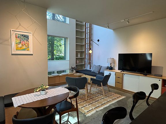 4th image of 418 19th Ave E Unit A