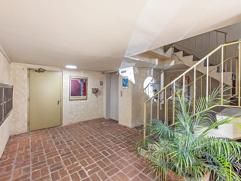 11661 Goshen Ave #104 — Photo 35