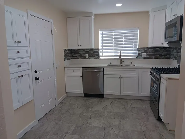 16135 Pine St — Photo 6