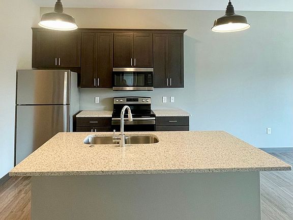 5th image of 329 12th Ave SE #204