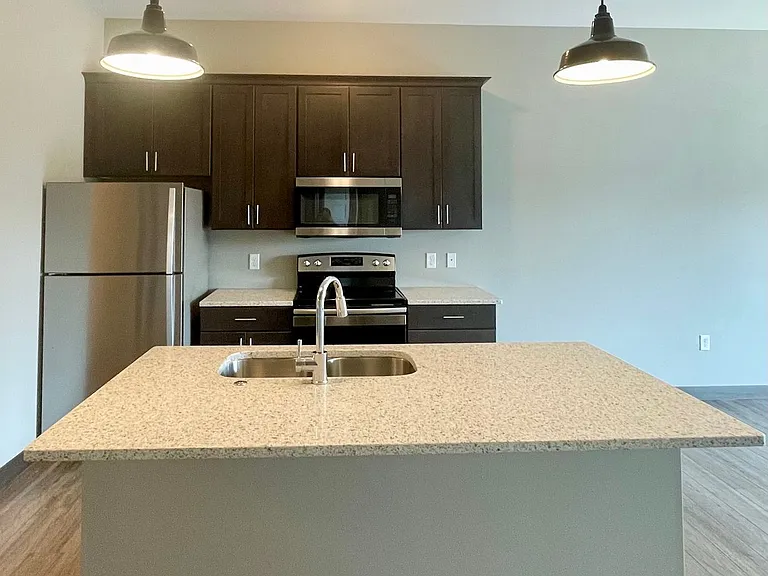 329 12th Ave SE #200 — Photo 5