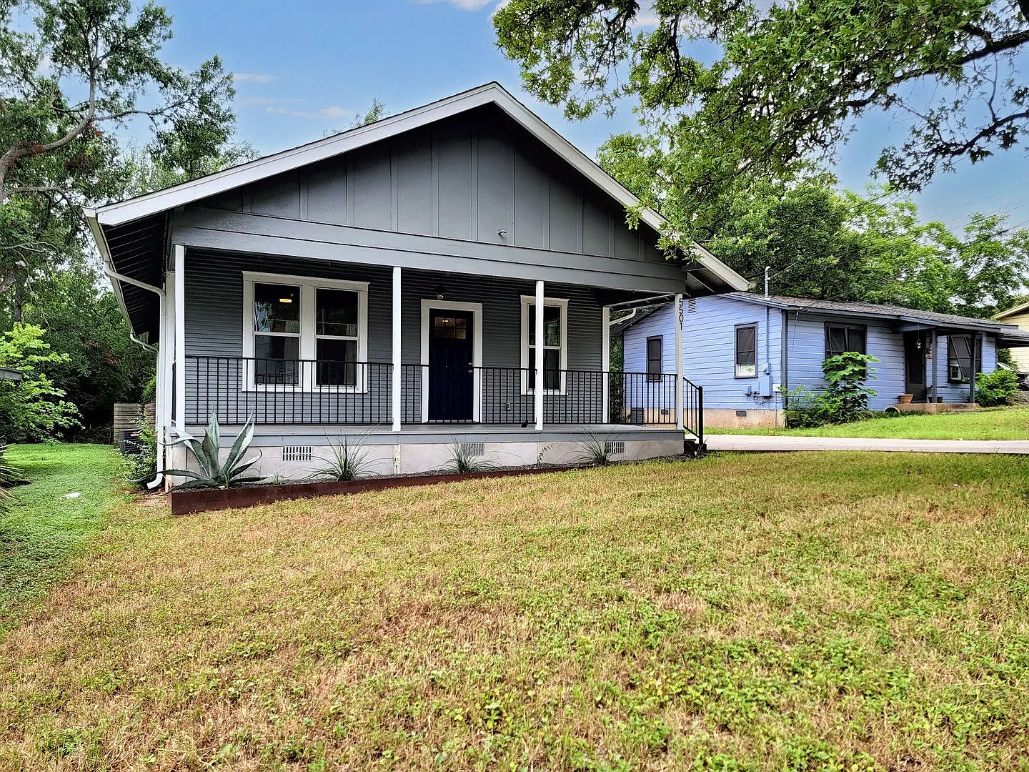 Beautiful 4BR/2BA Austin Home with Gourmet Kitchen & Expansive Outdoor Living — Photo 3