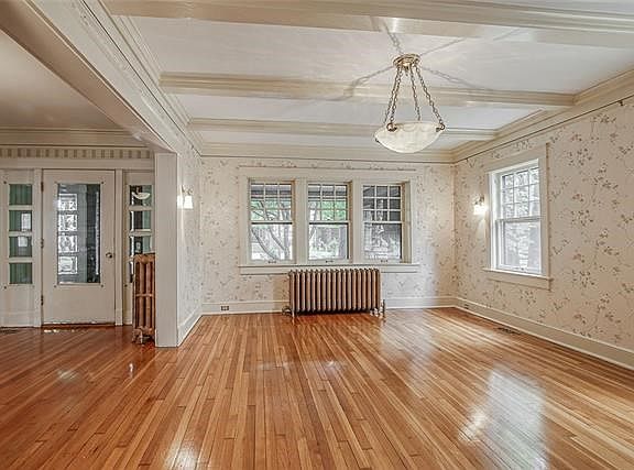 3rd image of 3837 Campbell St