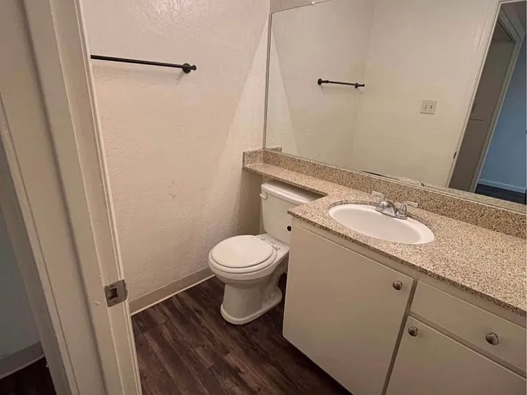 Winding Creek Townhomes — Photo 10