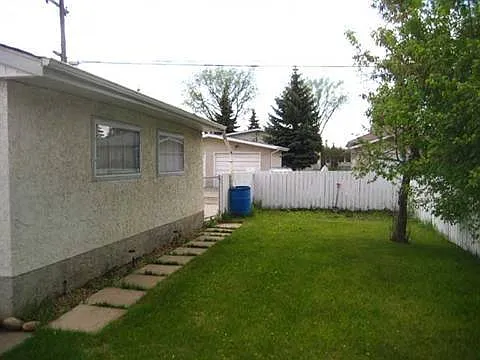 2 bed, 1.0 bath, 800 sqft, $950 — Photo 2