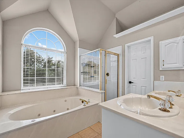 400 Breakers Point Ct — Photo 21
