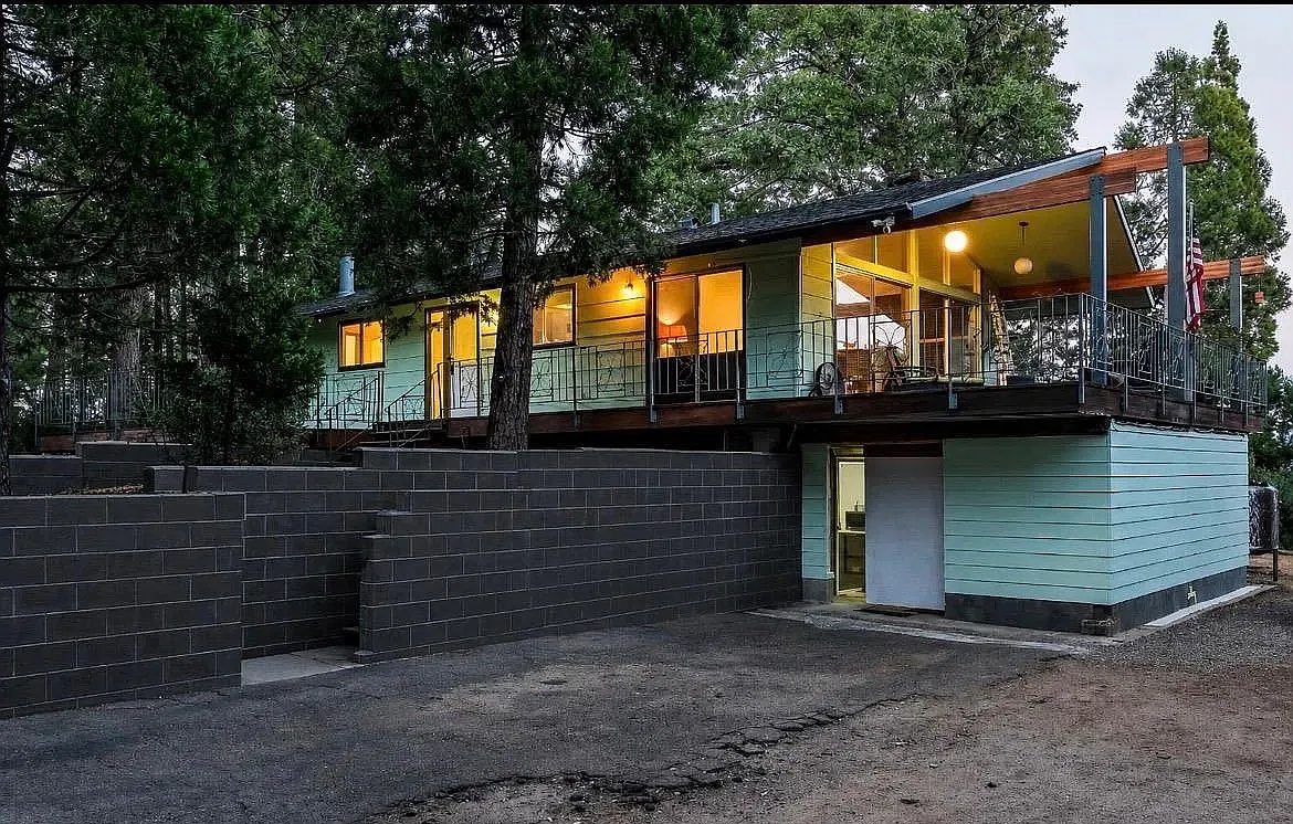 3 bed, 1600 sqft, $2,500 — Photo 2