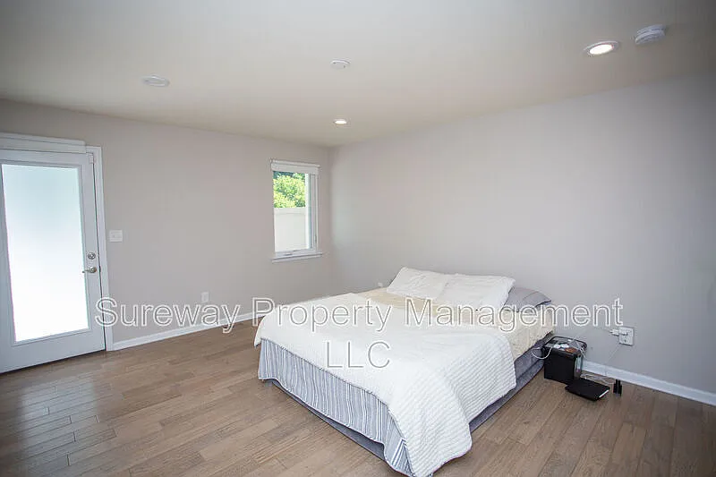 3 bed, 2.0 bath, 1753 sqft, $3,100 — Photo 3