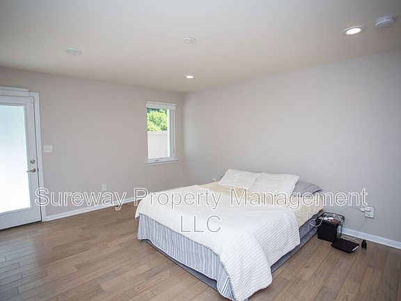 3rd image of 6 Regency Ct