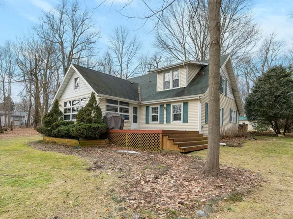 22174 Beech St, Cassopolis, MI 49031
