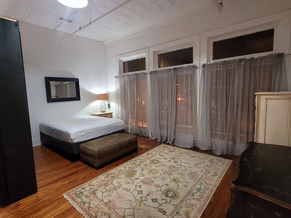 2nd image of 1120 Broad St #B