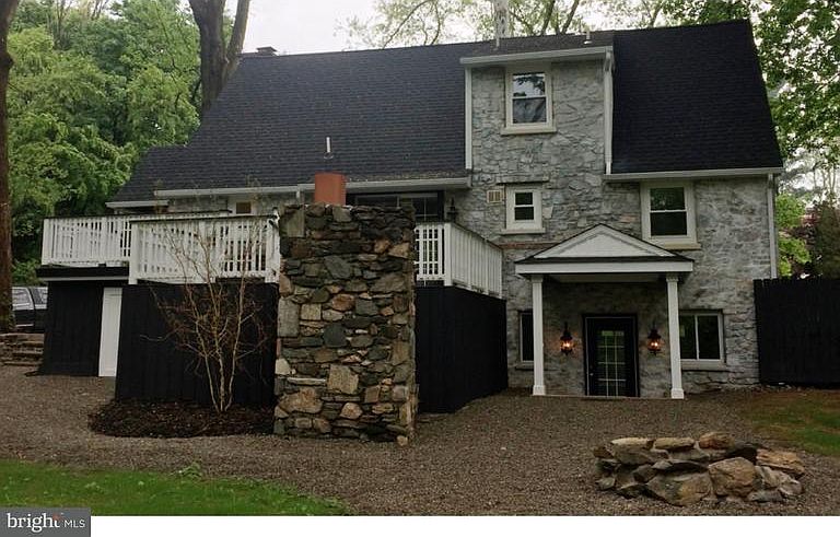 2nd image of 221 Howarth Rd