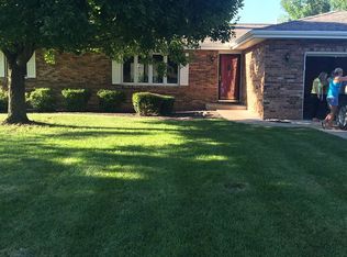 809 W Washington St, Athens, IL 62613