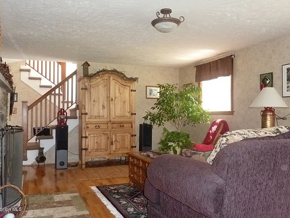 2nd image of 34 Woodland Dr