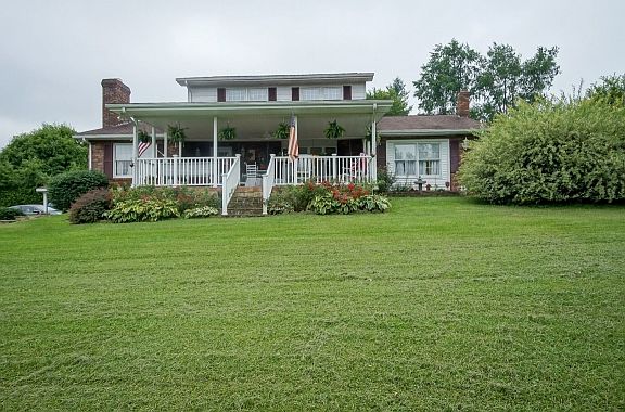 4th image of 1144 Memorial Dr