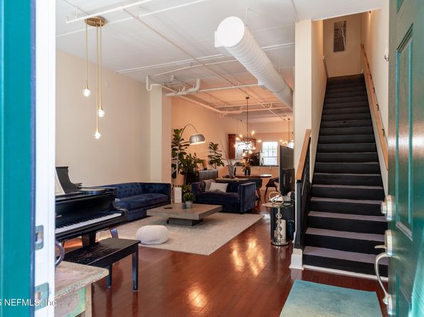 1661 Riverside Ave #104