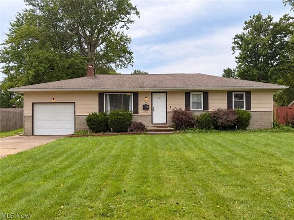 2064 Innwood Dr, Youngstown, OH 44515