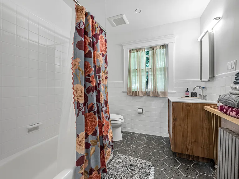 34 Washington Pl #2 — Photo 12