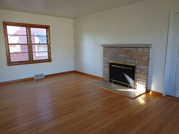 3rd image of 528 Freeland Ave