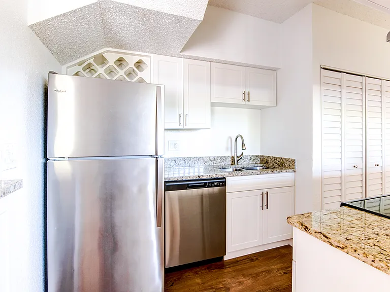 Waterford Point Apartments — Photo 35