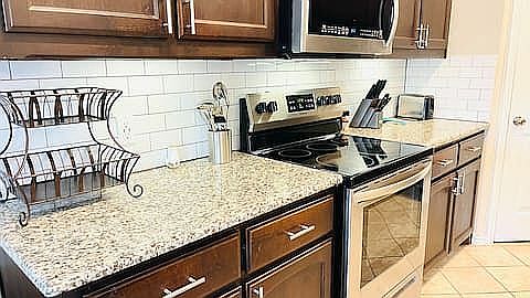 5th image of 1502 Golden Spike Dr