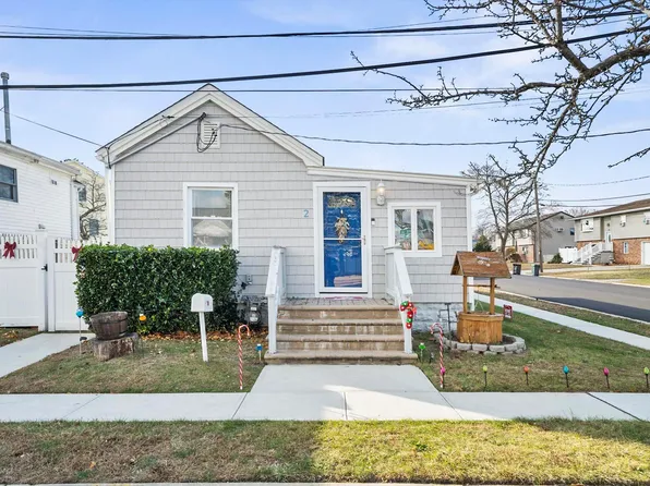 2 Sand Lane, Lindenhurst, NY 11757