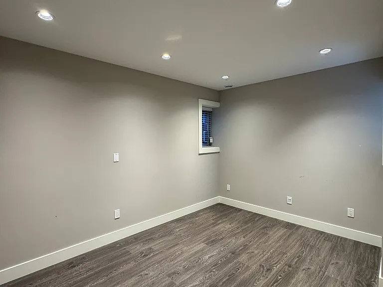 6739 Humphries Ave #BASEMENT — Photo 6
