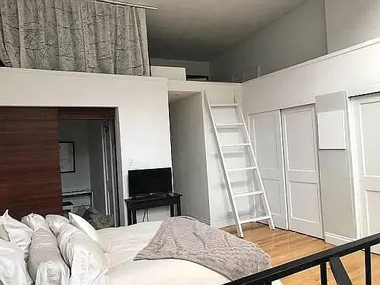 Rented by Moses Stoller, LREB | media 5