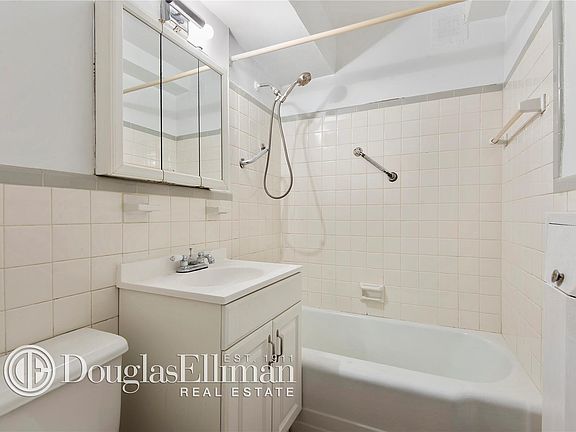5th image of 145 E 15th St APT 6M